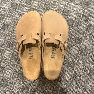 Birkenstock leather Boston clogs